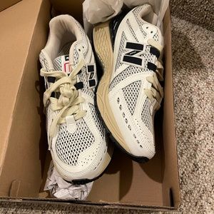 1906 R New balance- size 7.5 never worn